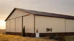 Side view of a metal barn for agricultural machinery storage.