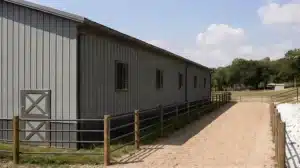 Steel barn with sidewall windows in Milton, Ontario, featuring clear span design.